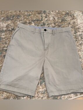 Tommy Hilfiger Men's Chino Shorts - Light Gray - Size 34